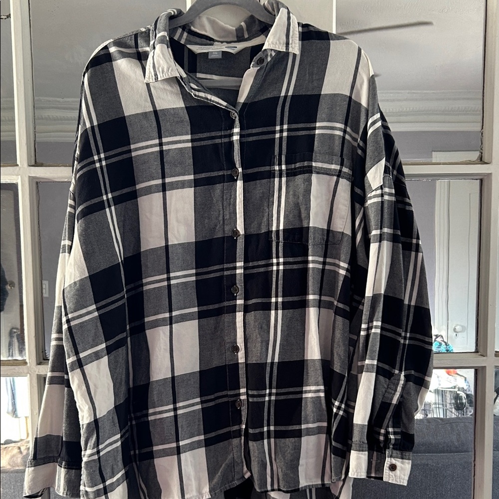 Old Navy Black and White Plaid Button Down Shirt